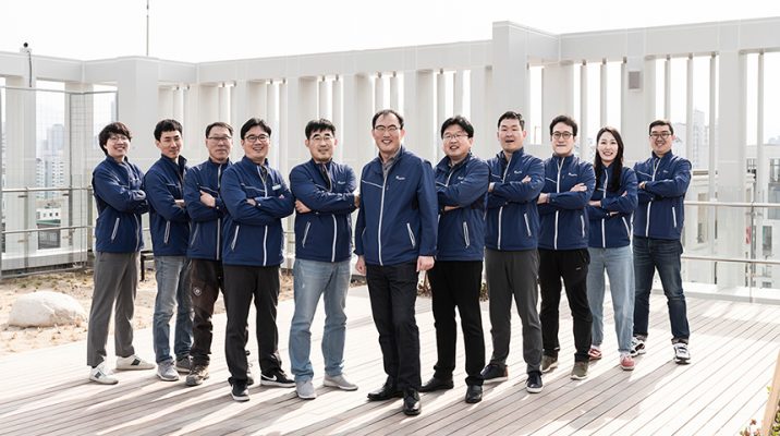 현대백화점 그룹 신사옥이 오는 2020년 4월 17일부터 입주를 시작한다. 도심지에서 안전하고 완벽한 품질의 건물을 짓기 위해 쏟아부은 기술력과 노력의 결과물은 많은 이들의 찬사를 받고 있다.