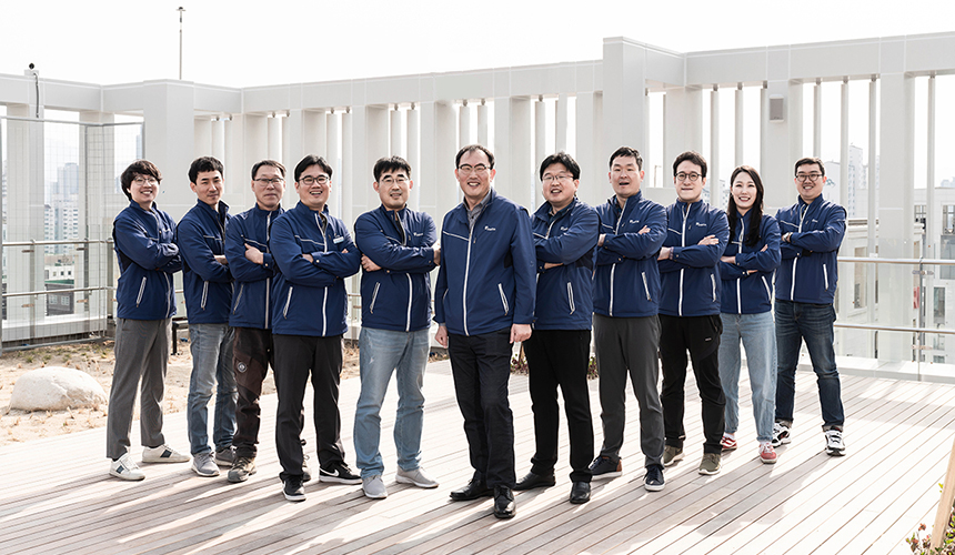 현대백화점 그룹 신사옥이 오는 2020년 4월 17일부터 입주를 시작한다. 도심지에서 안전하고 완벽한 품질의 건물을 짓기 위해 쏟아부은 기술력과 노력의 결과물은 많은 이들의 찬사를 받고 있다.