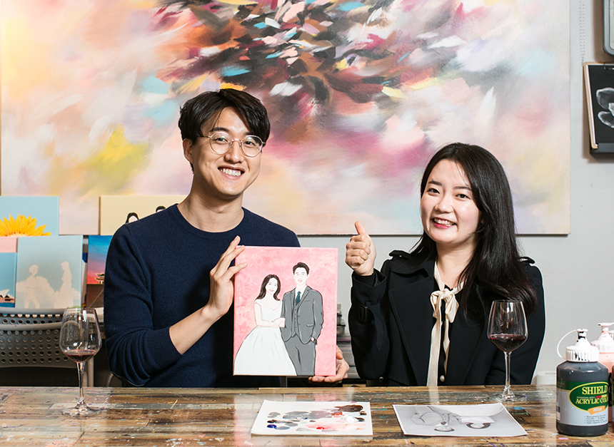 예비 신부에게 선물할 요량으로 팝아트 초상화 그리기에 도전한 이종현 주니어프로. 처음 접하는 팝아트 초상화였지만 정성을 다해 결혼사진을 근사한 팝아트로 완성했다.