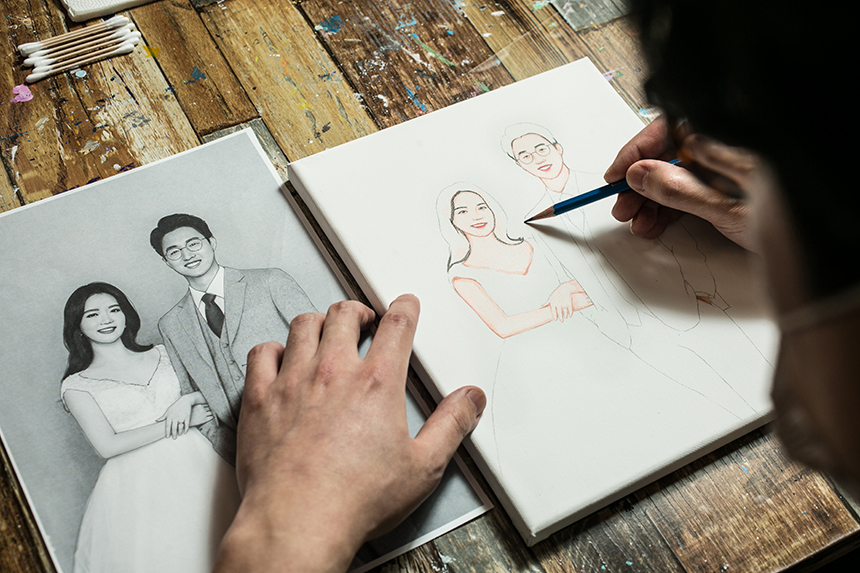 예비 신부에게 선물할 요량으로 팝아트 초상화 그리기에 도전한 이종현 주니어프로. 처음 접하는 팝아트 초상화였지만 정성을 다해 결혼사진을 근사한 팝아트로 완성했다.