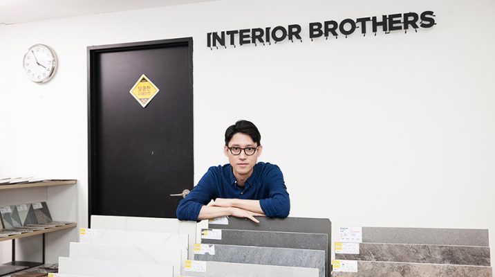 인테리어브라더스는 누구나 쉽게 공간을 꾸밀 수 있도록 전문가를 연결해주는 신개념 '컨시어지 서비스'로 주목받았다. 국내외 최정상급 인테리어 전문가들의 포트폴리오를 소비자가 예산과 원하는 공간 타입에 맞춰 쉽게 검색할 수 있는 서비스다.