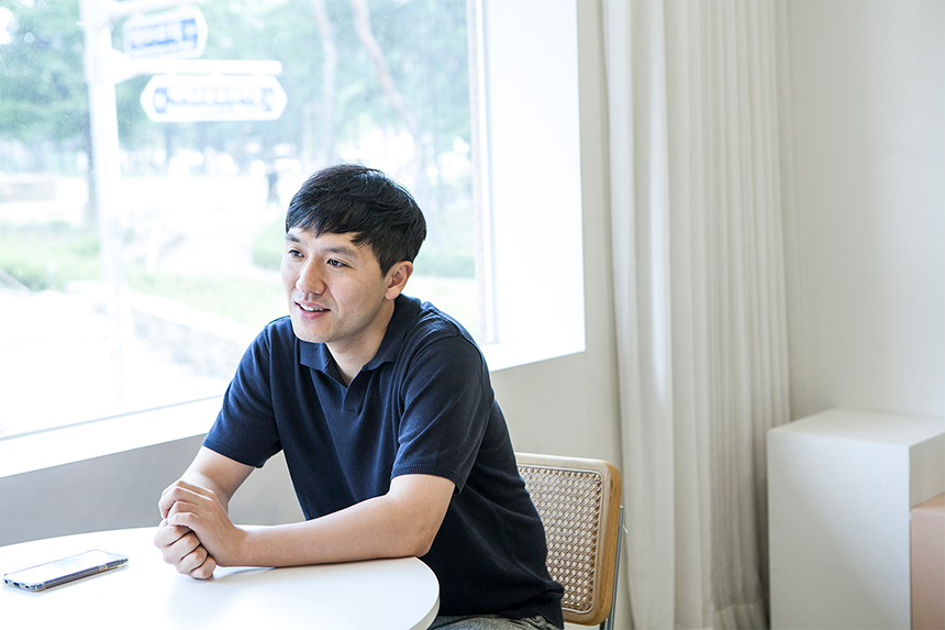 멀리 떠나기보다는 한곳에 머무르는 휴가, 즉 스테이케이션(Stay+Vacation)을 즐기려는 사람이 많다. 호텔에서 여유와 휴식을 즐기는 호캉스도 스테이케이션의 일종. 인프라사업관리팀 한승민 프로와 함께 호캉스 코디네이션에 도전해 본다.