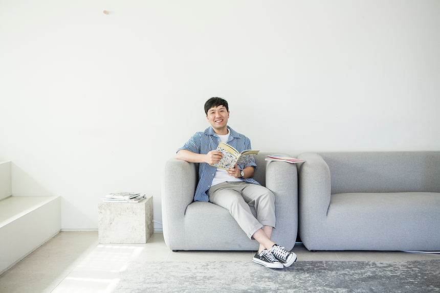 멀리 떠나기보다는 한곳에 머무르는 휴가, 즉 스테이케이션(Stay+Vacation)을 즐기려는 사람이 많다. 호텔에서 여유와 휴식을 즐기는 호캉스도 스테이케이션의 일종. 인프라사업관리팀 한승민 프로와 함께 호캉스 코디네이션에 도전해 본다.