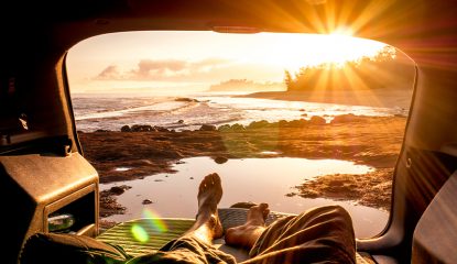 사회적 거리두기를 실천하면서 여행을 신나는 모험으로 바꾸는 신박한 경험, 차박 캠핑을 통해 만끽해 보자.