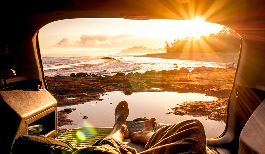 사회적 거리두기를 실천하면서 여행을 신나는 모험으로 바꾸는 신박한 경험, 차박 캠핑을 통해 만끽해 보자.