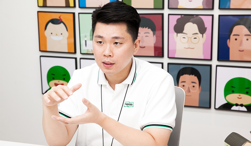 직장인이 가장 기다리는 시간이 바로 점심시간일 것이다. 벤디스는 직장인의 점심 시간을 업그레이드시켜주는 업체다. 종이식권이나 법인카드를 사용해야 하는 번거로움 대신 모바일로 간단하게 식대를 결제하는 시스템인 ‘식권대장‘ 서비스를 모바일로 선보인다.