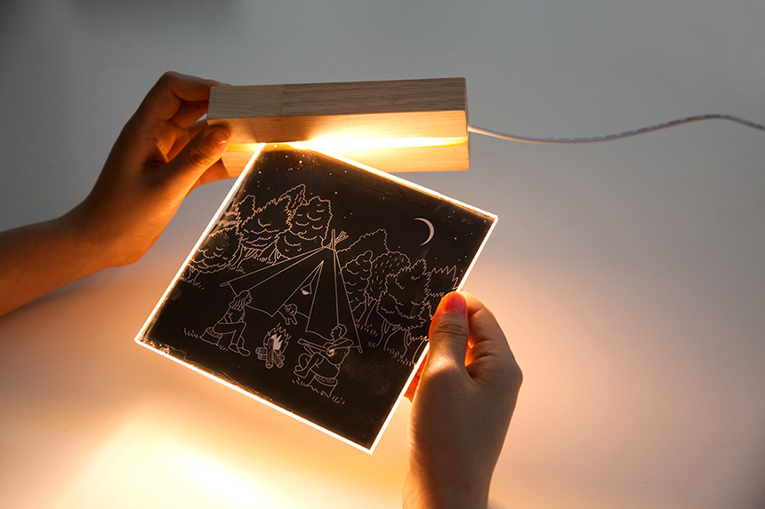 내가 머무는 공간마저 지루해졌다면 수작업의 묘미를 경험할 수 있는 아크릴 무드등 만들기를 추천! 마음을 따뜻하게 비추는 은은한 불빛이 낭만적인 밤을 선물한다.