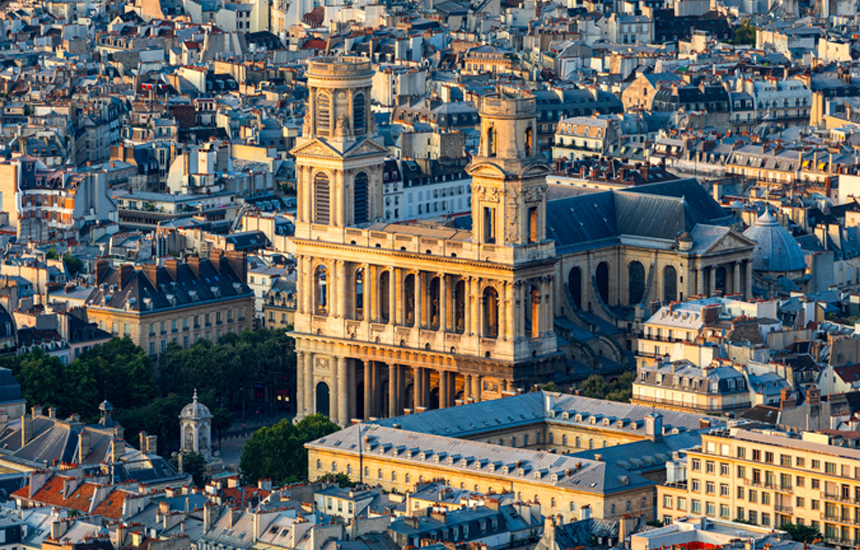 아름다운 풍경과 예술, 패션이 어우러지는 프랑스 파리. 그곳으로 훌쩍 떠나고 싶지만 팬데믹 시대 우리의 발은 묶이고 말았다. 센 강을 거닐고 노천 카페에서 차 한 잔을 마시는 여행의 소소함 즐거움이 그립다면? 여행 플랫폼 마이리얼트립의 랜선 투어 프로그램을 통해 한라인들과 함께 떠나는 랜선 투어.