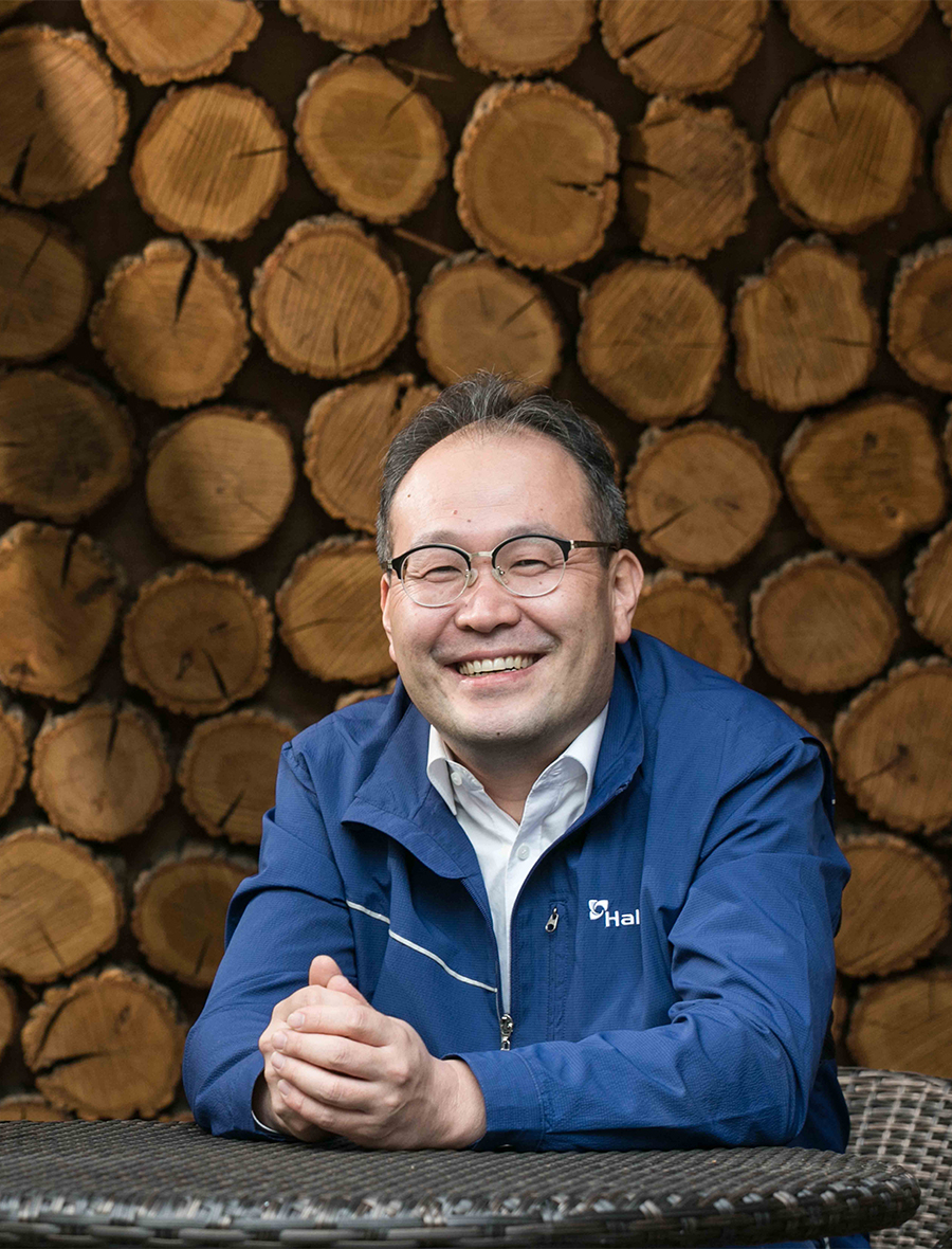 한라가 아파트 건설 이력에 뜻깊은 기록을 남기게 됐다. 2018년 6월 착공 이후 부산경남지역의 많은 기대와 주목을 받아온 김해 해반천 한라비발디가 오는 11월 입주를 앞두고 있다. 회사의 첫 번째 지역주택조합 아파트를 준공한 김해북부현장으로 찾아가본다.