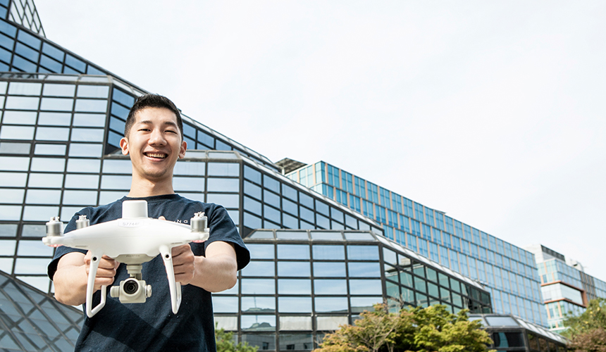 기술은 사람을 위해 존재하지만, 그 기술을 활용해 취득한 정보를 더욱 가치 있게 활용하는 것은 결국 사람의 몫이다. 국내 최초 콘테크 스타트업 엔젤스윙은 드론으로 얻은 데이터를 더욱 가치 있는 정보로 활용하도록 돕는 드론 데이터 솔루션을 제공한다. 혁신 기술로 사회와 산업 문제를 해결한다는 미션 아래 활동하는 벤처기업의 날갯짓은 건설 현장에 혁신을 이끌고 있다