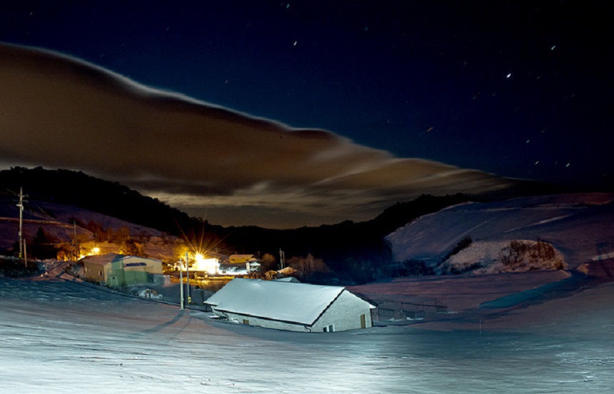 도시의 화려한 야경도 아름답지만 어두운 밤하늘을 수놓은 별빛 아래에 서면 연신 감탄사만 이어질 뿐. 현대인의 메마른 마음은 대자연의 품 안에서 촉촉한 감성으로 젖어든다. 별 하나, 별 둘 헤아리며 낭만에 빠지는 초겨울밤의 이벤트 ‘별보기’.