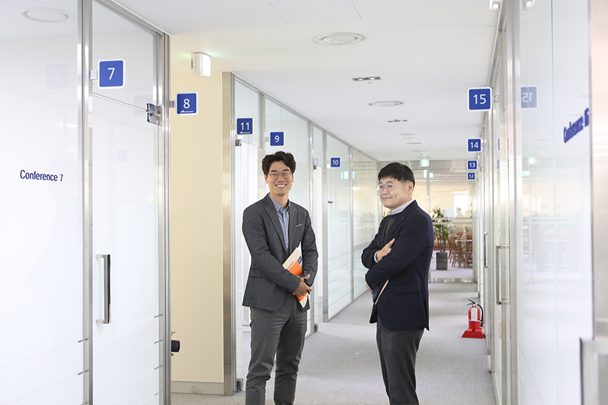 선택과 집중을 통한 파괴적 혁신을 꿈꾸는 ‘개발사업본부’, 부동산 개발사업 분야의 일등을 향해 쉼 없이 변화하며 성과를 일궈내고 있다. 각 팀별 ‘성장Story’ 시리즈 세 번째로 유니크 디벨로퍼의 비전을 품은 ‘개발사업본부’를 만났다.