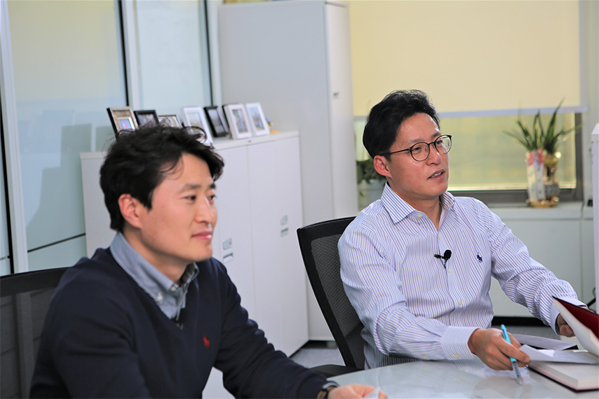 팀별 ‘성장Story’ 시리즈 네 번째 주인공 건설사업본부의 ‘인프라 부문’. 기존의 사업 방식의 틀을 벗어나 적극적인 디벨로퍼로의 진화를 거듭하고 있다. ‘악착같은’ 마음으로 한라의 발전을 이뤄나가는 인프라 부문의 중ㆍ단기 비전과 전략을 들어보았다.