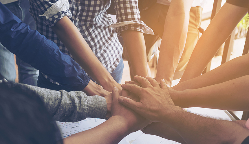 PPT 자료만 바라보는 회의는 이제 그만! 리더의 일장 연설만 듣는 회의도 안녕! 기업 경쟁력의 척도는 바로 회의 문화에 좌우된다. 진정한 소통이 이뤄지고 현실에 적용할 아이디어를 찾아내는 진짜 회의는 리더의 변화에서 시작된다.