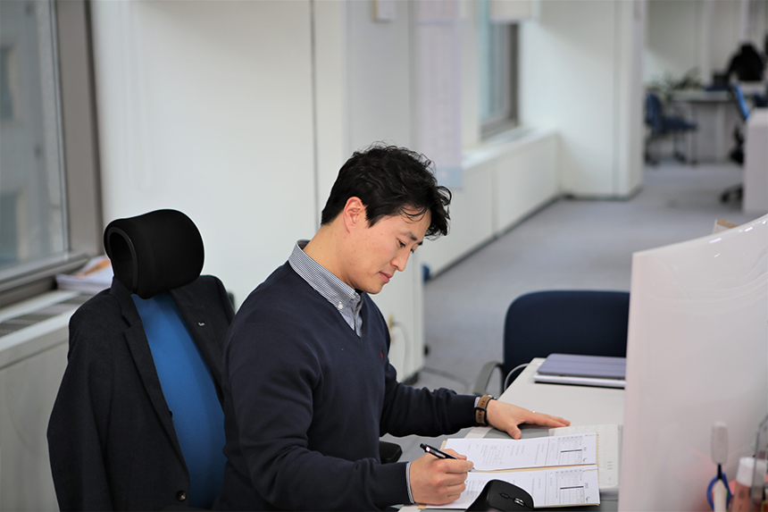 팀별 ‘성장Story’ 시리즈 네 번째 주인공 건설사업본부의 ‘인프라 부문’. 기존의 사업 방식의 틀을 벗어나 적극적인 디벨로퍼로의 진화를 거듭하고 있다. ‘악착같은’ 마음으로 한라의 발전을 이뤄나가는 인프라 부문의 중ㆍ단기 비전과 전략을 들어보았다.