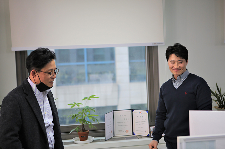 팀별 ‘성장Story’ 시리즈 네 번째 주인공 건설사업본부의 ‘인프라 부문’. 기존의 사업 방식의 틀을 벗어나 적극적인 디벨로퍼로의 진화를 거듭하고 있다. ‘악착같은’ 마음으로 한라의 발전을 이뤄나가는 인프라 부문의 중ㆍ단기 비전과 전략을 들어보았다.