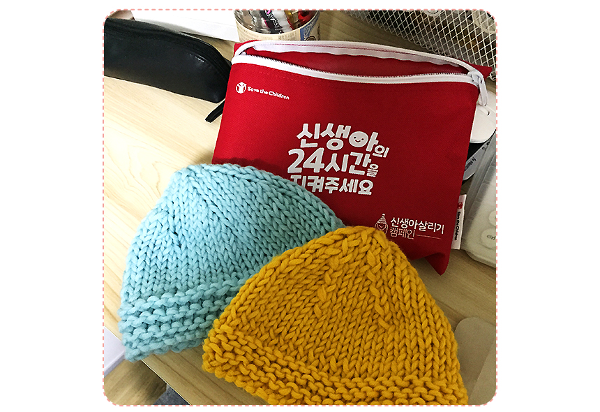 코로나19로 두려움과 답답함이 이어진 2020년이었지만 한해를 마무리하며 한라인들이 의미 있는 캠페인에 동참했다. ‘신생아 살리기 모자뜨기 캠페인’이 바로 그것. 니팅룸을 활용해 쉽고 재미있게 모자를 완성하고 소중한 생명을 돕는 가치 있는 봉사 활동까지!