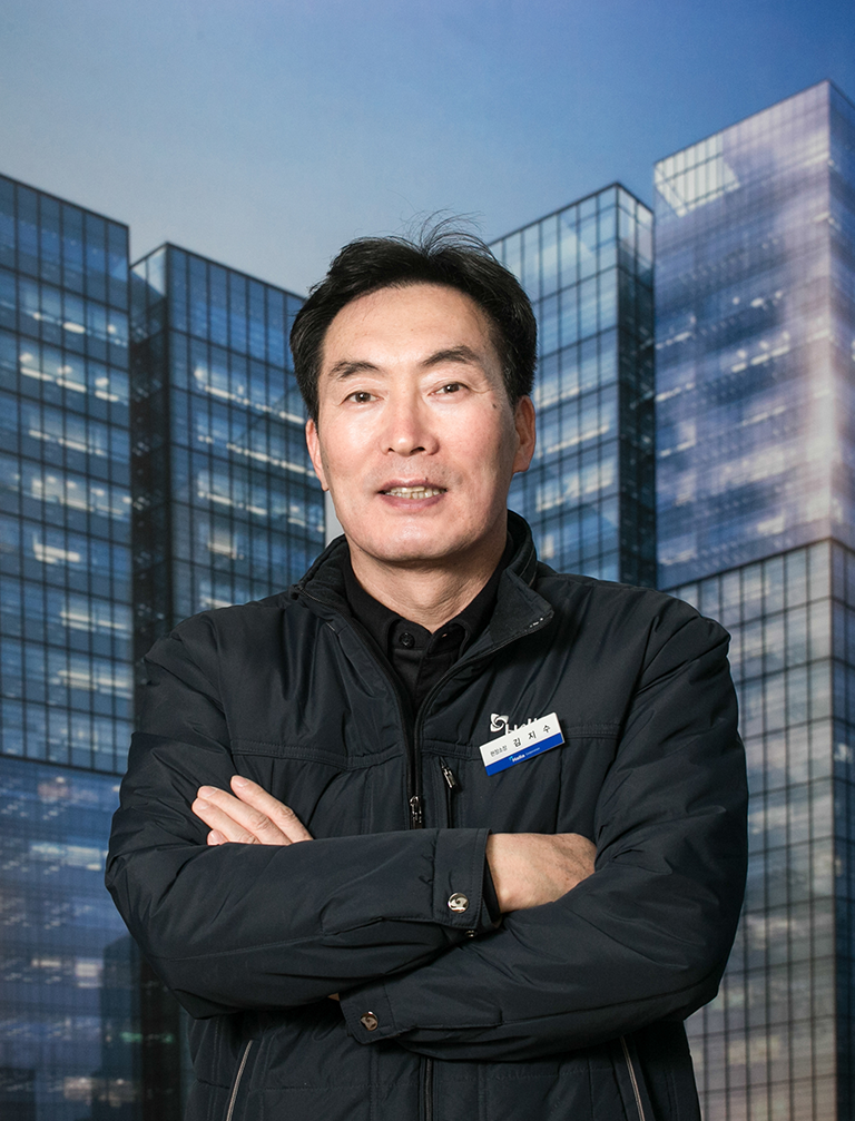 최근 현장의 적극적이고 세밀한 방역 대책으로 금천구청장으로부터 안전관리 최우수현장으로 선정된 가산동지식산업센터 ‘한라 원앤원타워’ 신축공사 현장을 소개한다.