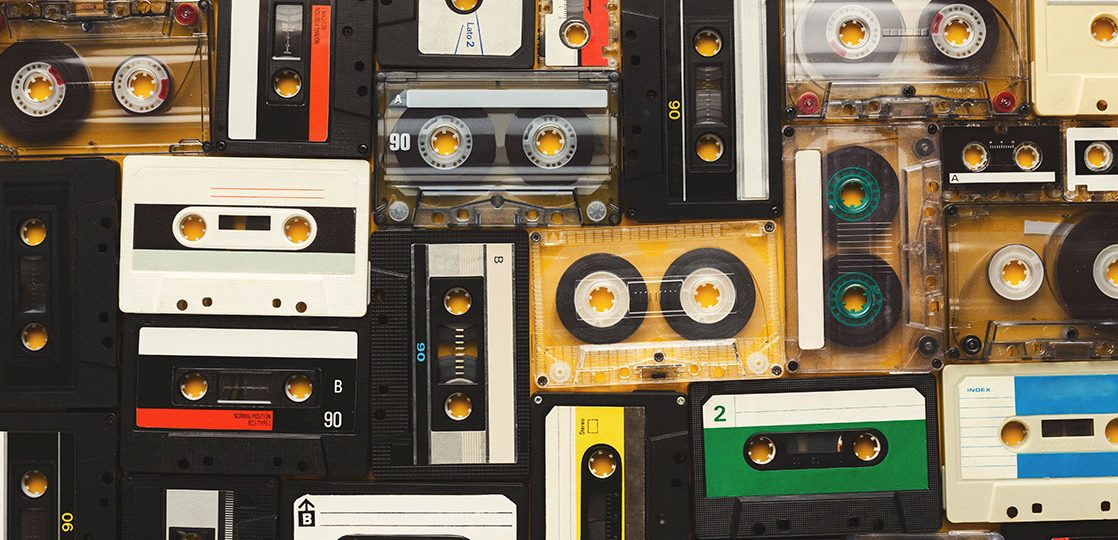 발매된 지 한참이 지난 뒤 인기를 얻으며 음원 차트 상위권에 진입하는, 이른바 역주행 송이 연이어 나타나고 있다. 4년 만에 대중의 선풍적인 인기를 끌고 있는 브레이브걸스의 ‘롤린’이 대표적인 예이다. 영화나 드라마, 광고에 삽입되거나, 리메이크되면서 인기를 얻는 등 역주행하는 계기는 제각각이지만, 대중은 진흙 속 진주를 발견해내고야 만다. 한라인 플레이리스트 속 역주행 송은 과연 무엇일까?