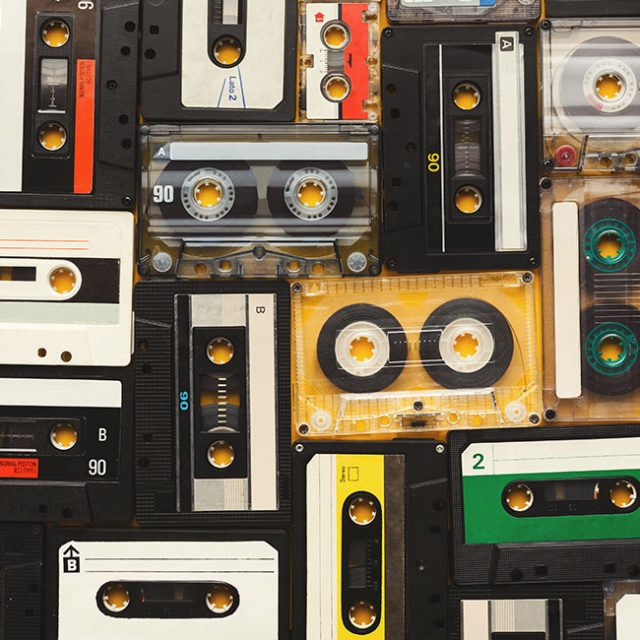 발매된 지 한참이 지난 뒤 인기를 얻으며 음원 차트 상위권에 진입하는, 이른바 역주행 송이 연이어 나타나고 있다. 4년 만에 대중의 선풍적인 인기를 끌고 있는 브레이브걸스의 ‘롤린’이 대표적인 예이다. 영화나 드라마, 광고에 삽입되거나, 리메이크되면서 인기를 얻는 등 역주행하는 계기는 제각각이지만, 대중은 진흙 속 진주를 발견해내고야 만다. 한라인 플레이리스트 속 역주행 송은 과연 무엇일까?