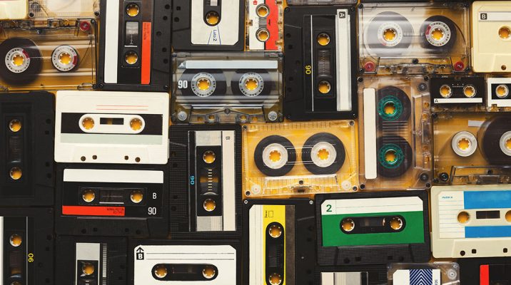 발매된 지 한참이 지난 뒤 인기를 얻으며 음원 차트 상위권에 진입하는, 이른바 역주행 송이 연이어 나타나고 있다. 4년 만에 대중의 선풍적인 인기를 끌고 있는 브레이브걸스의 ‘롤린’이 대표적인 예이다. 영화나 드라마, 광고에 삽입되거나, 리메이크되면서 인기를 얻는 등 역주행하는 계기는 제각각이지만, 대중은 진흙 속 진주를 발견해내고야 만다. 한라인 플레이리스트 속 역주행 송은 과연 무엇일까?