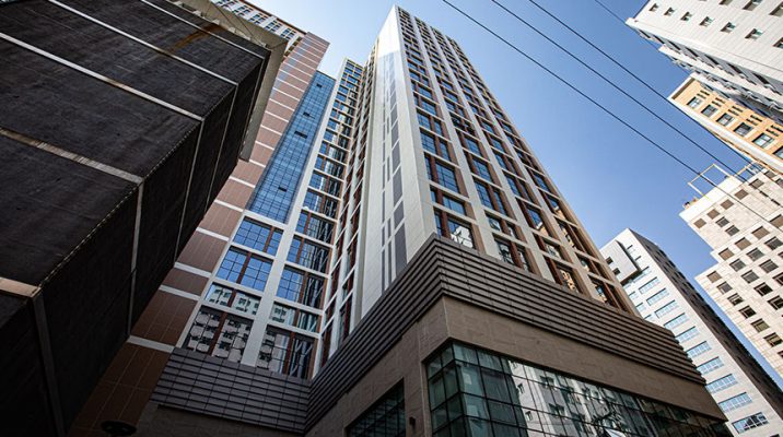 사보이시티 잠실 오피스텔 신축공사가 준공을 하고 입주를 시작했다. 극복해야 할 난관이 많은 도심지 공사임에도 불구하고 한라의 시공 실력과 열정을 고스란히 담아 프로젝트 완수라는 성공의 마침표를 찍었다. ‘눈물 없이 들을 수 없는(?)’ 현장의 지난 시간을 되짚어 본다.