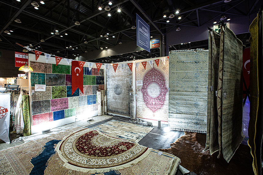 지난 3월·공간인테리어·디자인 전문 전시회 '2021 인테리어디자인코리아'가 일산 킨텍스에서 열렸다. 리빙 분야 트렌드를 제시하는 이번 전시회에서는 코로나19로 달라진 공간의 역할과 다양한 인테리어 솔루션을 만날 수 있었다.