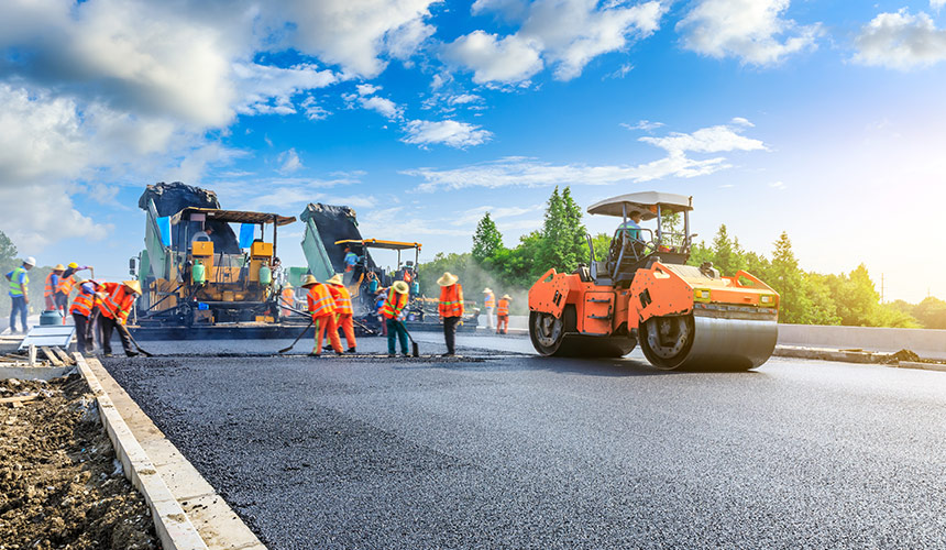 앞으로 건설폐기물 처리가 엄격해지고 재활용 비율이 한층 높아질 것으로 보인다. 새롭게 시행될 분별해체와 순환골재 사용의 의미를 알아보고, 건설사의 역할을 생각해 본다.