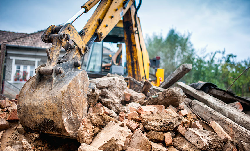 앞으로 건설폐기물 처리가 엄격해지고 재활용 비율이 한층 높아질 것으로 보인다. 새롭게 시행될 분별해체와 순환골재 사용의 의미를 알아보고, 건설사의 역할을 생각해 본다.