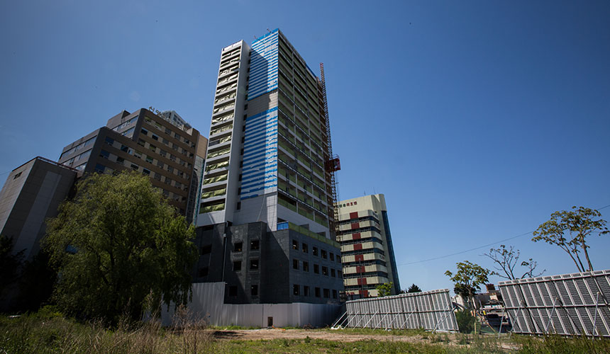 생활형숙박시설 3개 블록을 동시에 지으며 한라의 실력을 입증하고 있는 현장에 힘내소 캠페인이 찾아갔다.