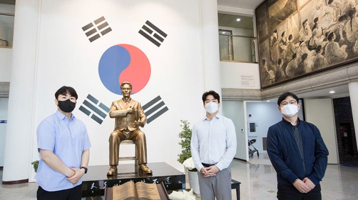 지난 6월 4일 국가 유공자 대상 한라인들과 서울시 서초구 소재 양재시민의숲의 현충시설을 방문했다. 국가를 위해 헌신한 호국영령을 위로하고 감사함을 전하는 특별한 시간이였다.