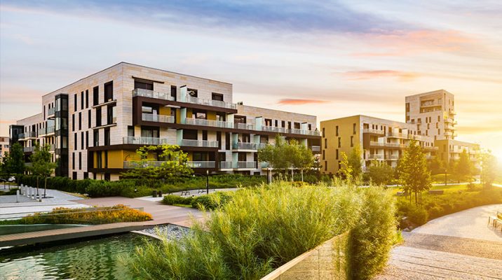 고가 부동산 시장 확대로 건설사마다 하이엔드 브랜드간 경쟁이 치열하다. 정부의 고가 주택 규제에도 고급 주거 단지를 원하는 요구 증가와 날로 어려워지는 주택 시장에서 돌파구를 찾는 건설사의 도전이 맞물린 결과다