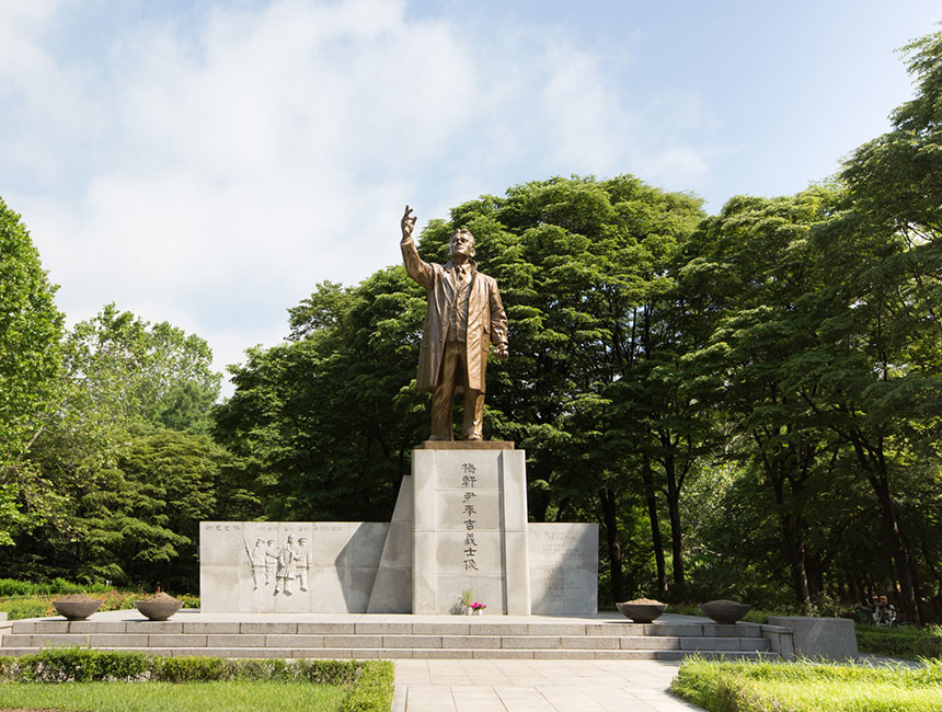 지난 6월 4일 국가 유공자 대상 한라인들과 서울시 서초구 소재 양재시민의숲의 현충시설을 방문했다. 국가를 위해 헌신한 호국영령을 위로하고 감사함을 전하는 특별한 시간이였다.