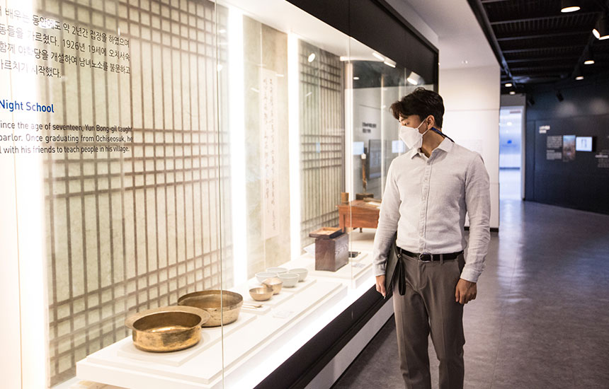 지난 6월 4일 국가 유공자 대상 한라인들과 서울시 서초구 소재 양재시민의숲의 현충시설을 방문했다. 국가를 위해 헌신한 호국영령을 위로하고 감사함을 전하는 특별한 시간이였다.