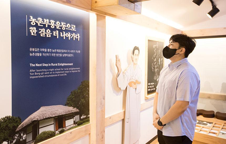 지난 6월 4일 국가 유공자 대상 한라인들과 서울시 서초구 소재 양재시민의숲의 현충시설을 방문했다. 국가를 위해 헌신한 호국영령을 위로하고 감사함을 전하는 특별한 시간이였다.