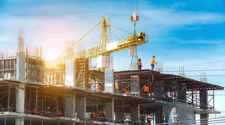 건설사들이 새로운 성장 동력으로 리모델링 시장에 뛰어들고 있다. 낮은 사업성과 규제라는 걸림돌에도 불구하고 리모델링 시장의 폭발적인 성장을 기대하며 시장 공략에 나서고 있는 모습이다.