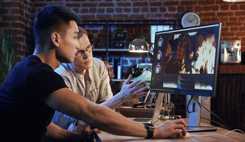 인공 지능(AI)을 기반으로 인간의 모습과 행동을 3D 그래픽으로 구현한 가상 인간은 버추얼 인플루언서로 막대한 인기를 얻고 부를 창출한다. 어디에도 실존하지 않지만 막강한 영향력을 행사하는 가상 인간의 세계를 들여다본다.